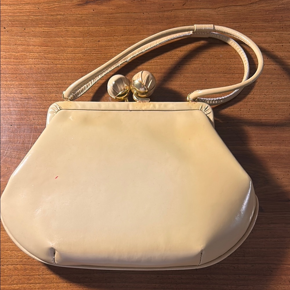 Vintage Murray Kruger kiss lock closure cream bag